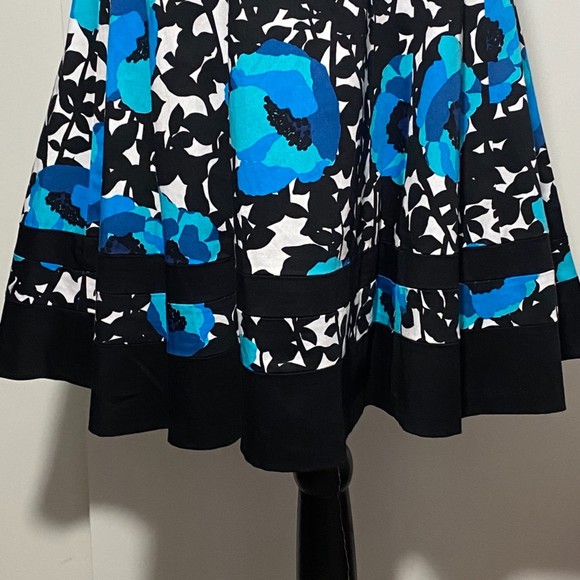NWOT Jones Wear Stretch Dress Fit Flare Floral  Size 4 Blue Black White - Picture 5 of 9